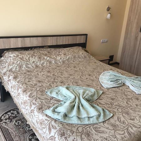 Gostynnyi Dvir Cottage Ternopil Exteriör bild
