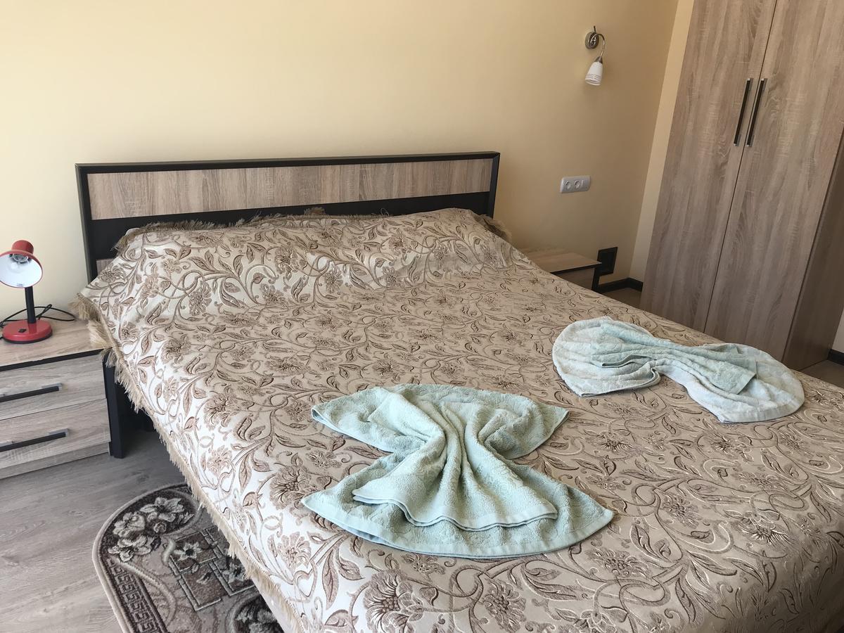 Gostynnyi Dvir Cottage Ternopil Exteriör bild