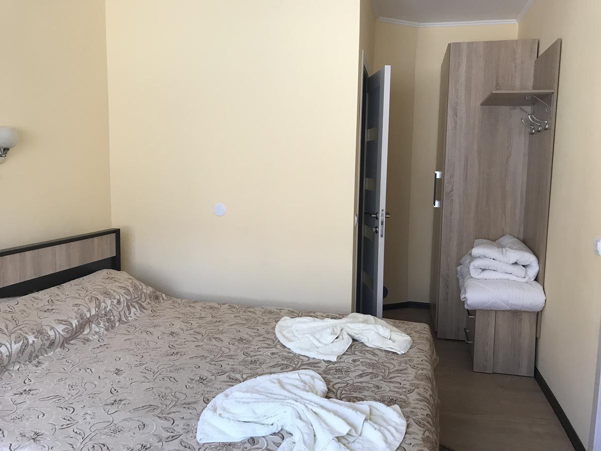 Gostynnyi Dvir Cottage Ternopil Exteriör bild