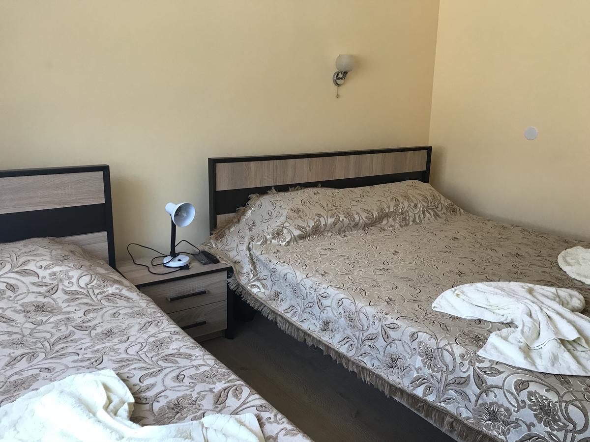Gostynnyi Dvir Cottage Ternopil Exteriör bild